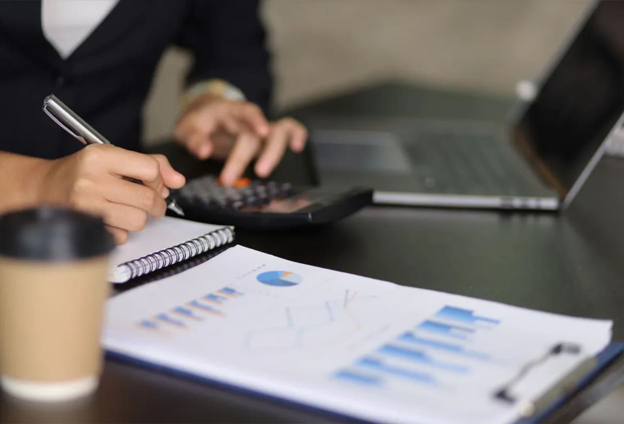 الخبراء لتحصيل الديون